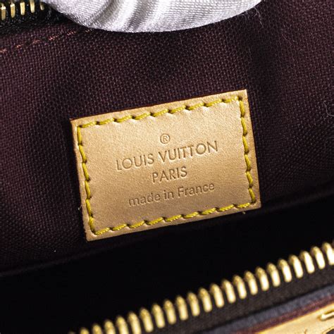 What does a Louis Vuitton tag look like?