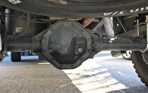 What does a bad trailer axle look like?