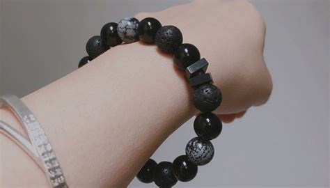 What does a black bracelet signify?