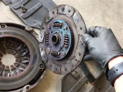 What does a burnt clutch feel like?