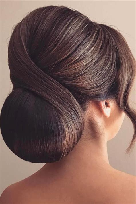 What does a chignon hairstyle look like?