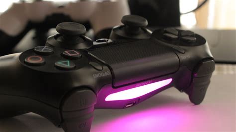What does a pink light mean PS4?