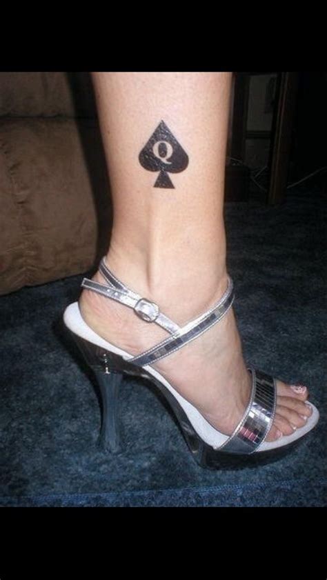 What does a spade tattoo mean on a woman?