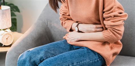 What does anxiety stomach pain feel like?