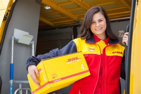 What does delivery courier mean?