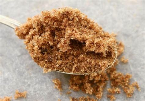 What does expired brown sugar smell like?