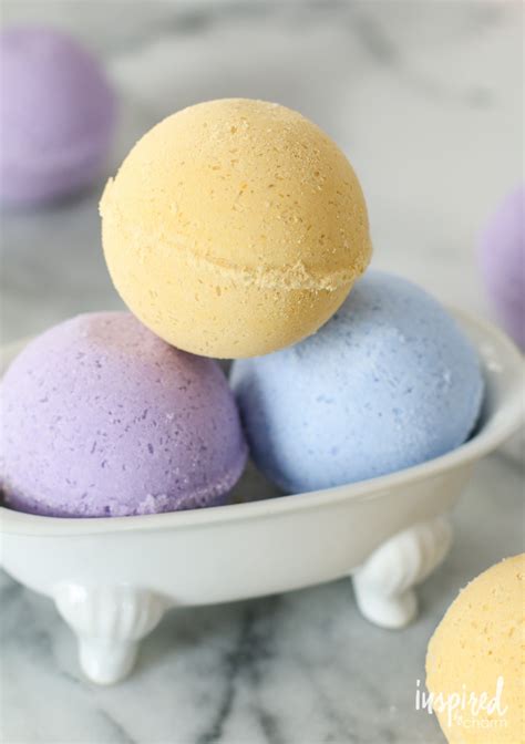 What does glycerin do in bath bombs?