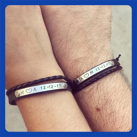 What does it mean to give bracelet to girlfriend?