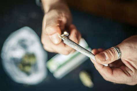 What does it mean to smoke a spliff?