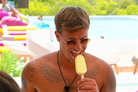 What does punching mean in Love Island?