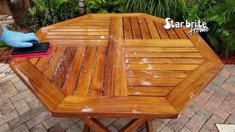 What does vinegar do to teak?