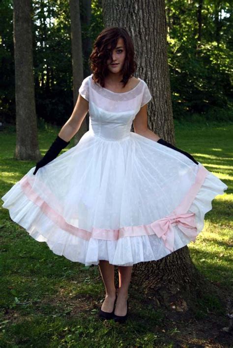 What dresses need a petticoat?