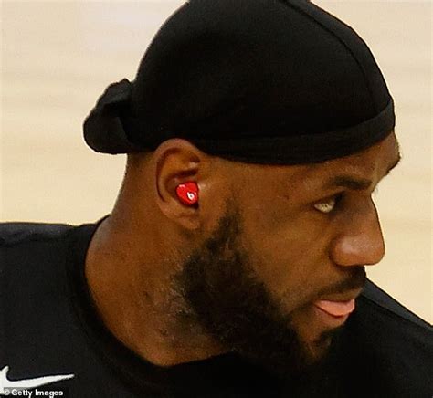 What earbuds do athletes wear?