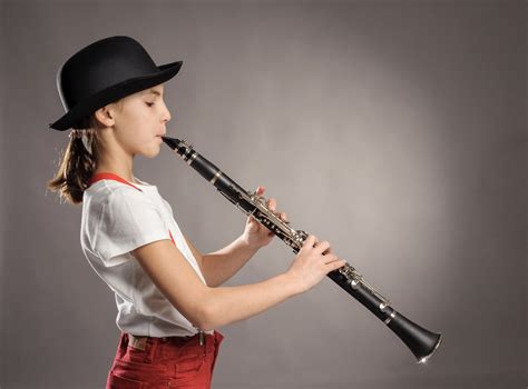What gender plays clarinet?