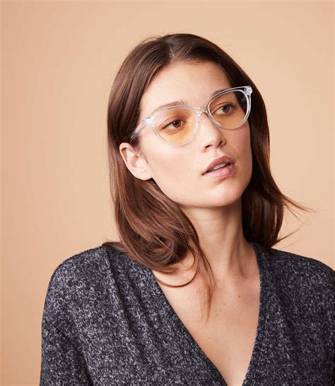 What glasses are in fashion 2024?