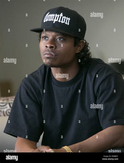 What hairstyle does Eazy-E have?