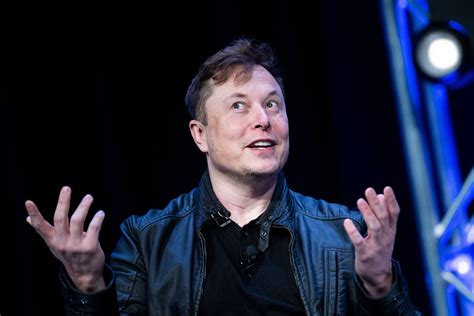 What happened between Elon Musk and advertisers?