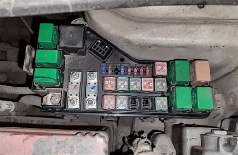 What happens if fuel pump fuse is missing?