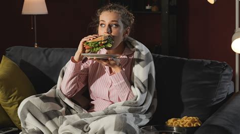 What happens if we eat late at night?