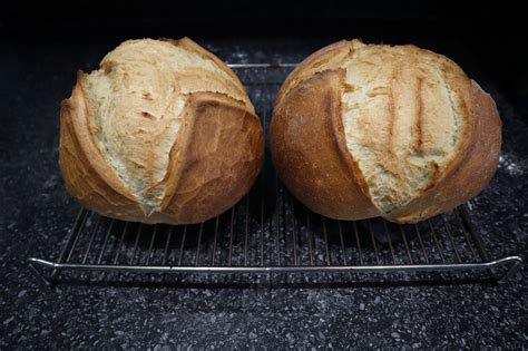 What happens if you don't let bread cool?