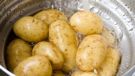 What happens if you leave potatoes in water too long?