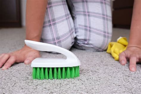 What happens if you leave vinegar on carpet?