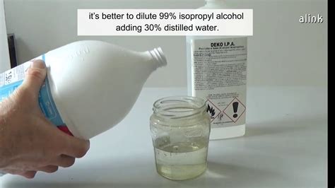 What happens if you mix white vinegar and isopropyl alcohol?
