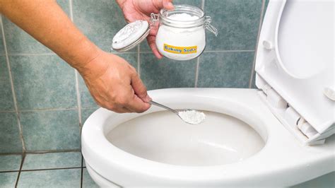 What happens if you pour baking soda in your toilet tank?