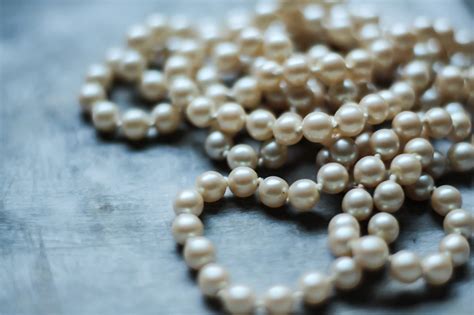 What happens to pearls if not worn?