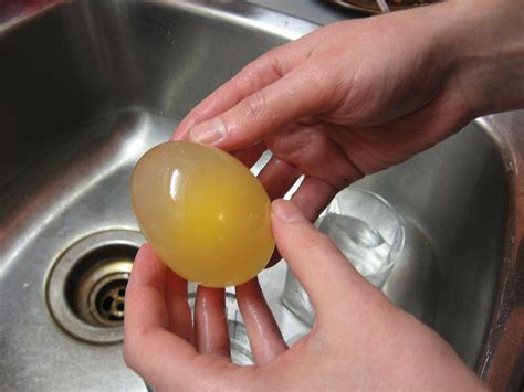 What happens when you add vinegar to boiling eggs?