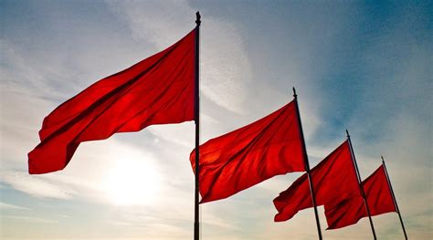 What is 3 red flags?