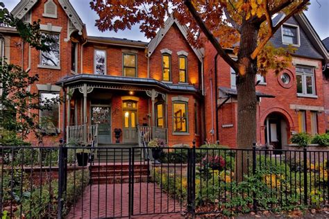 What is Cabbagetown known for?