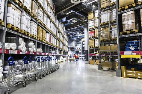 What is DC in warehouse?