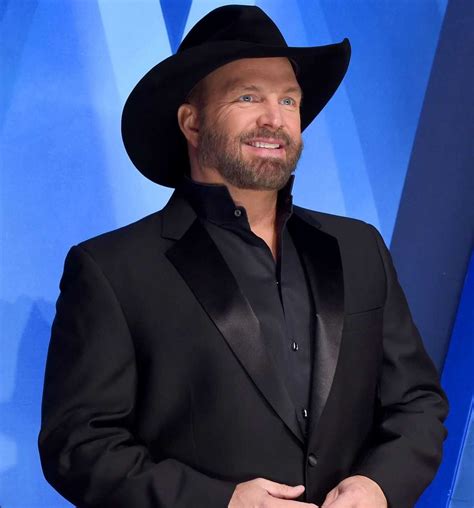 What is Garth Brooks age?