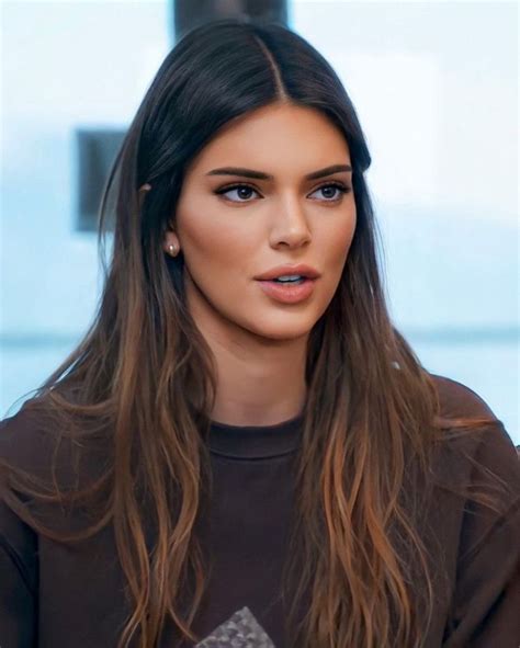 What is Kendall Jenner's natural hair color?