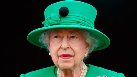 What is Queen Elizabeth's favorite lipstick?