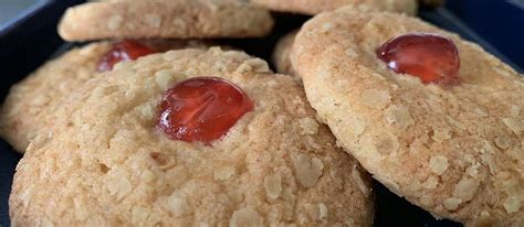 What is a cookie in British English?
