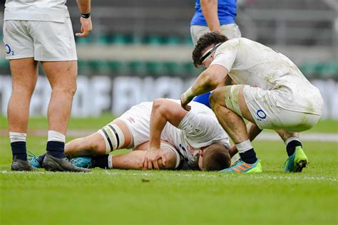 What is a crocodile roll in rugby?