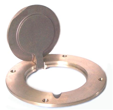 What is a flange lid?