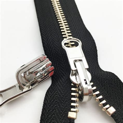 What is a self locking zipper?
