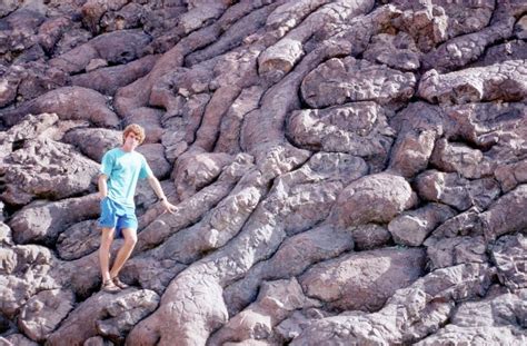 What is an example of pillow lava?