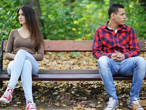 What is benching in a relationship?