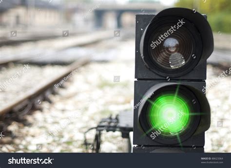 What is green signal in train?