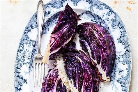 What is healthier red cabbage or green cabbage?