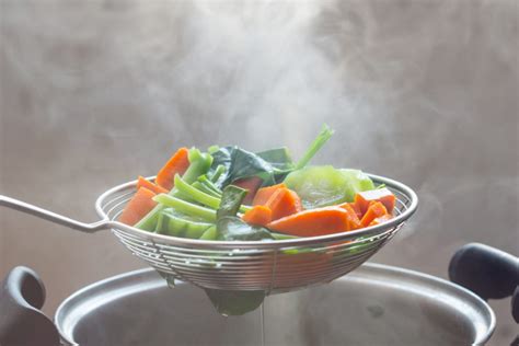 What is healthier steaming or boiling?