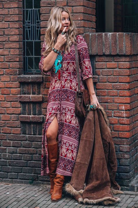 What is hippie style clothing?