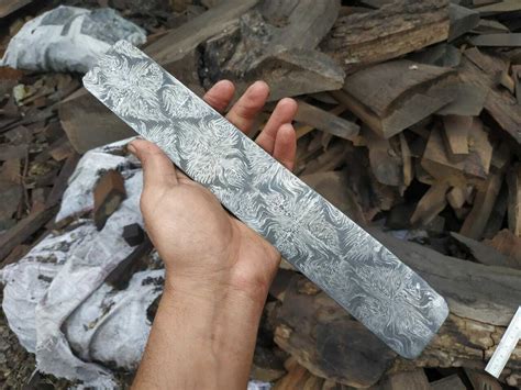 What is mosaic Damascus steel?