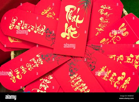 What is red envelope in Vietnamese?