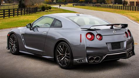 What is the 0 60 of a Nissan GTR?