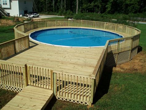 What is the average price to build a deck around a pool?